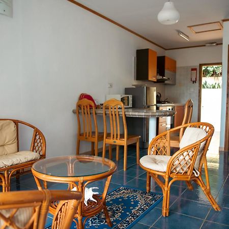 Cavern Apartments Baie Sainte Anne Luaran gambar