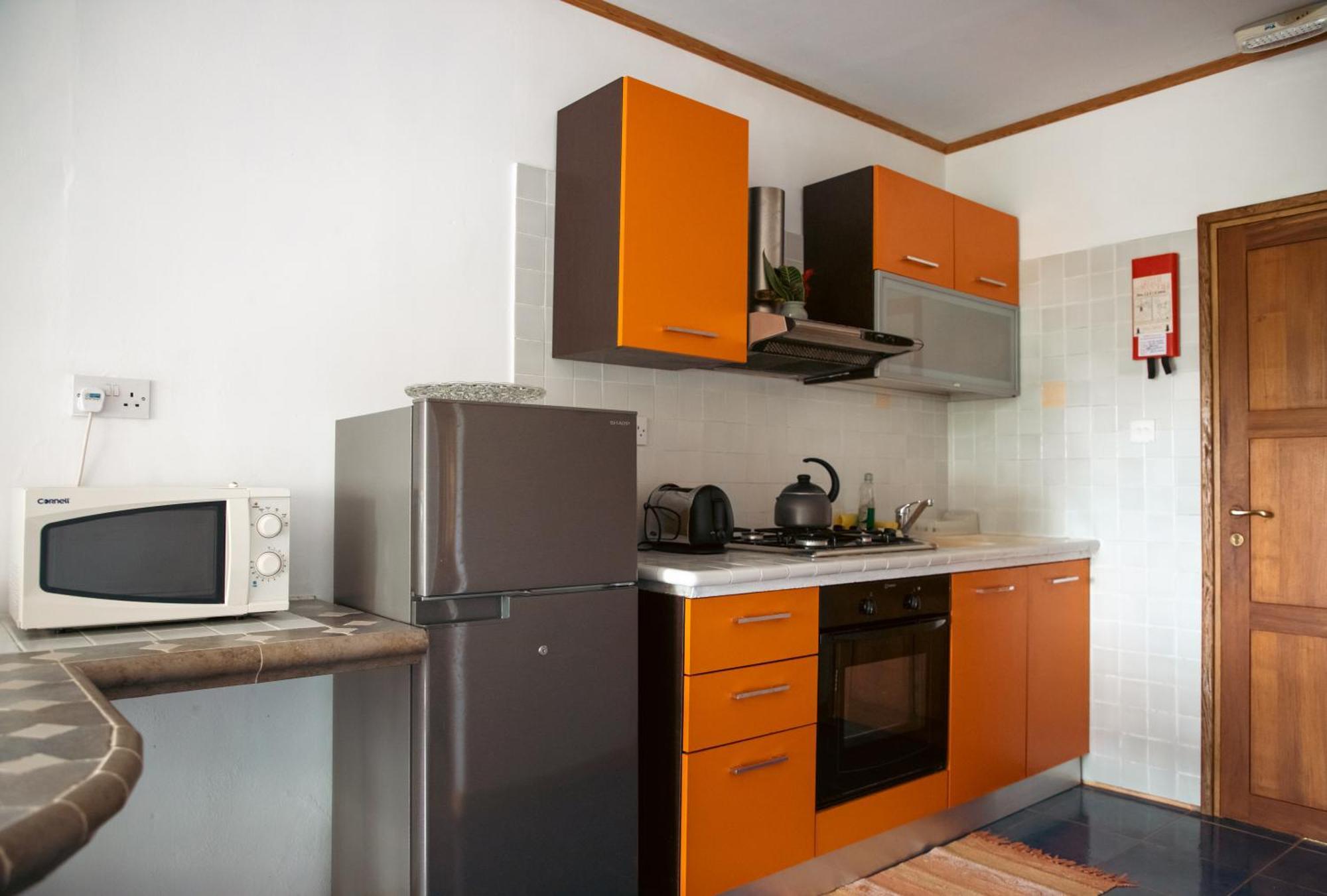 Cavern Apartments Baie Sainte Anne Luaran gambar