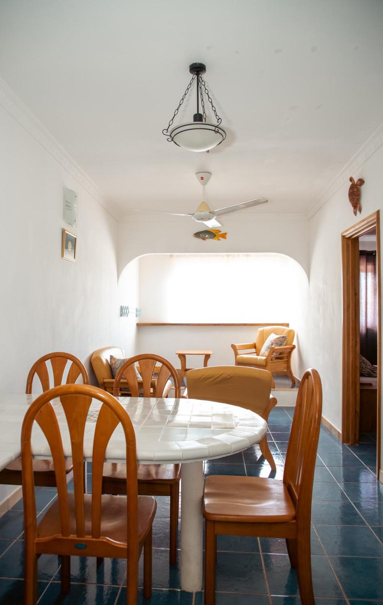 Cavern Apartments Baie Sainte Anne Luaran gambar
