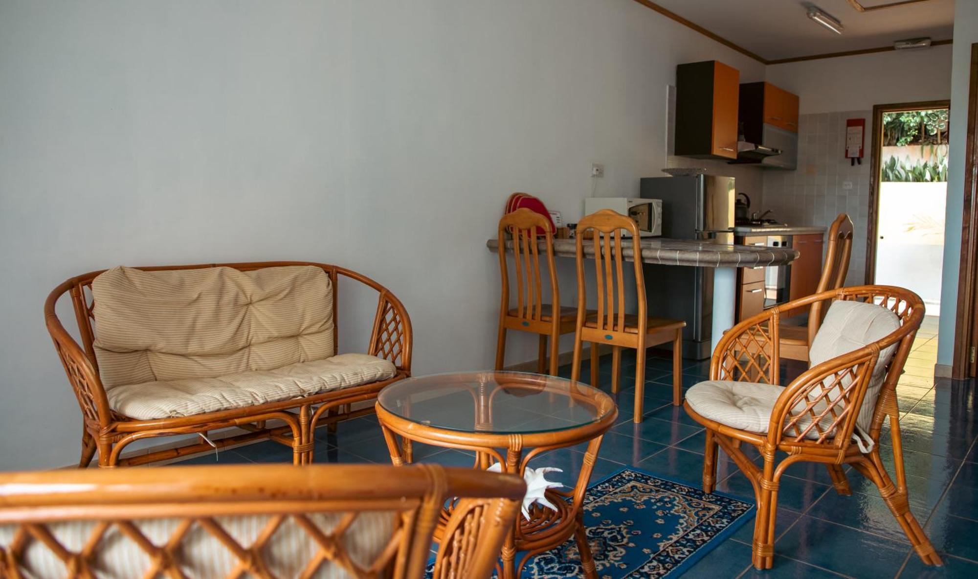 Cavern Apartments Baie Sainte Anne Luaran gambar