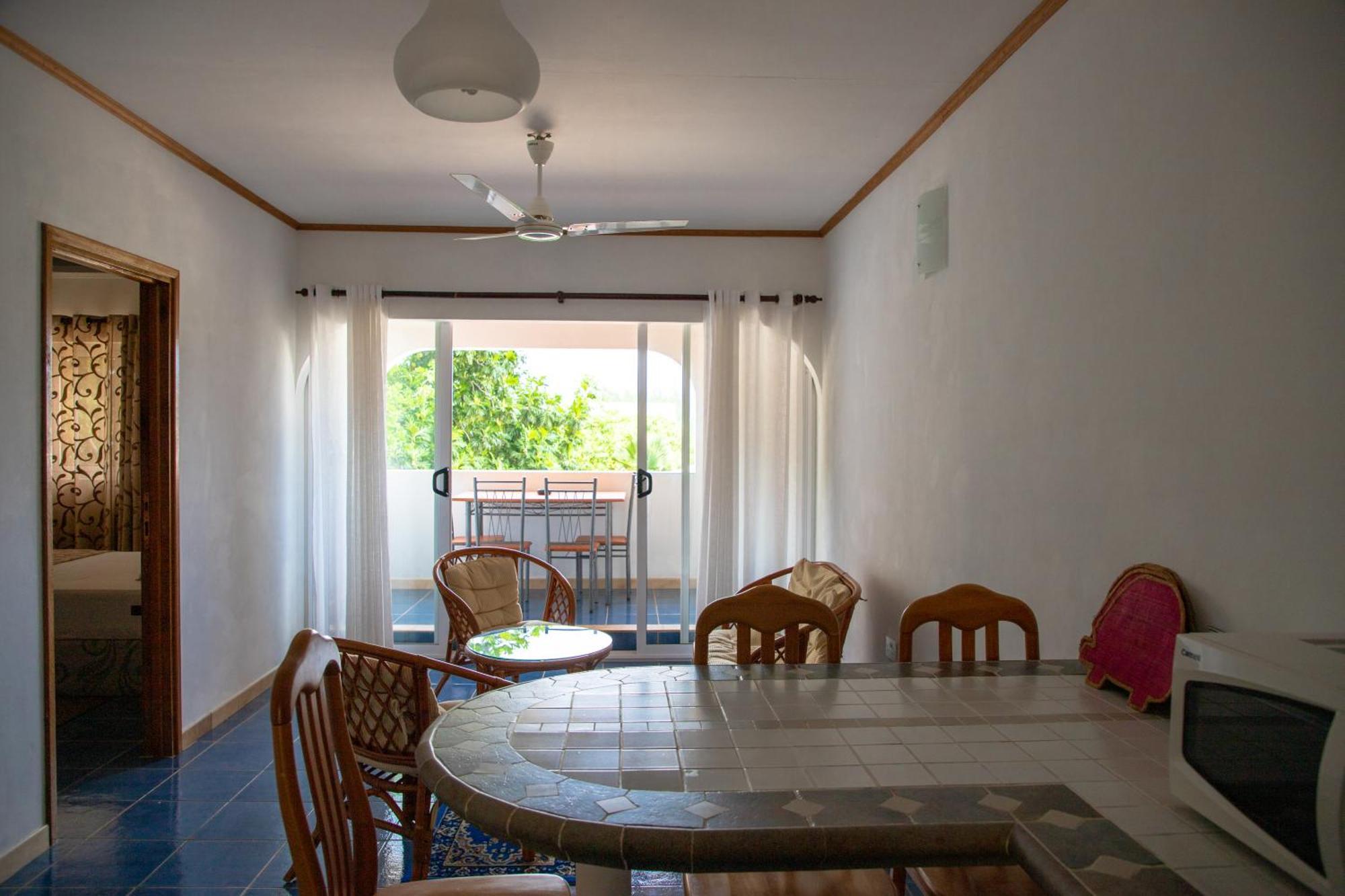 Cavern Apartments Baie Sainte Anne Luaran gambar