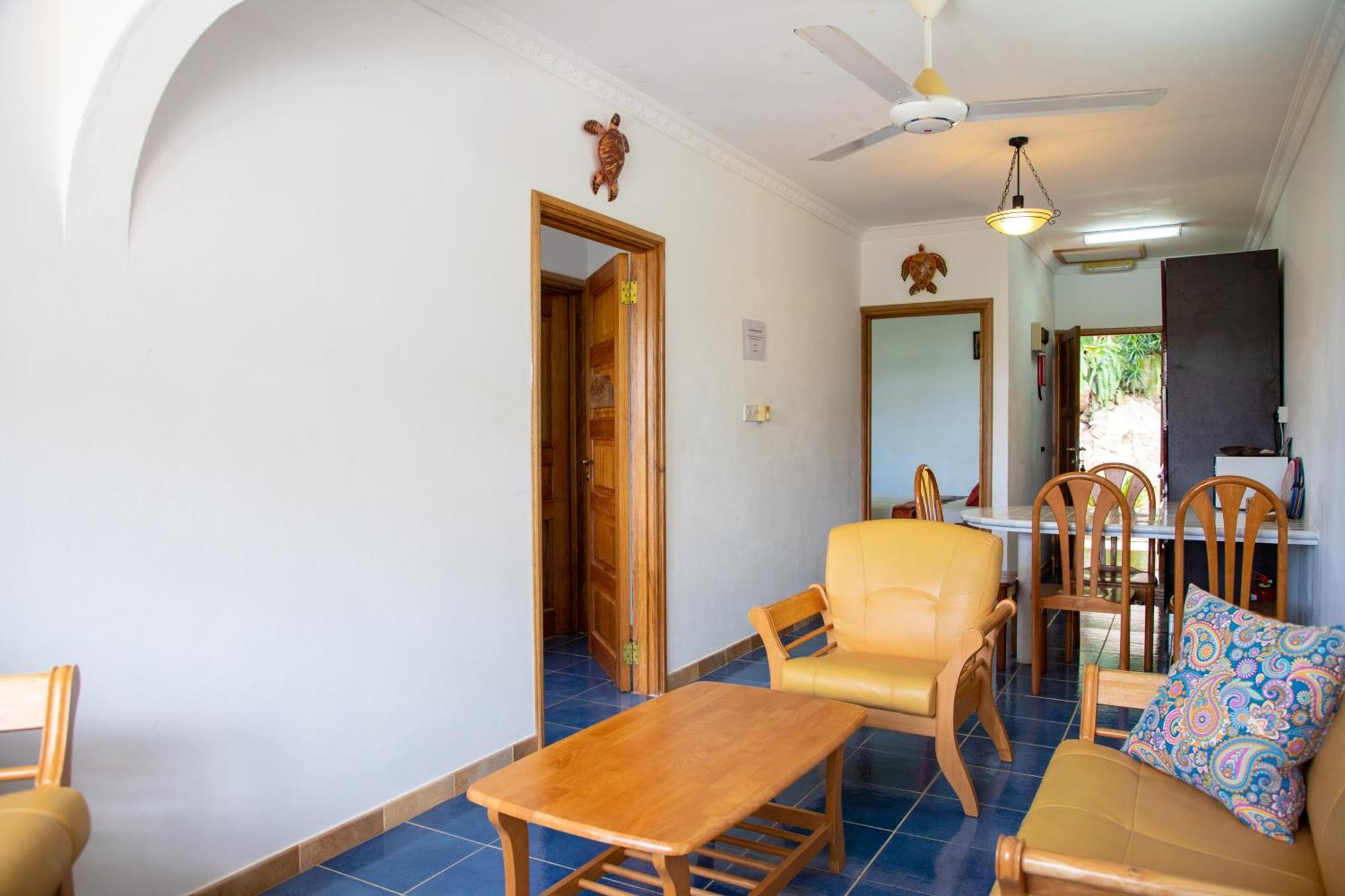 Cavern Apartments Baie Sainte Anne Luaran gambar