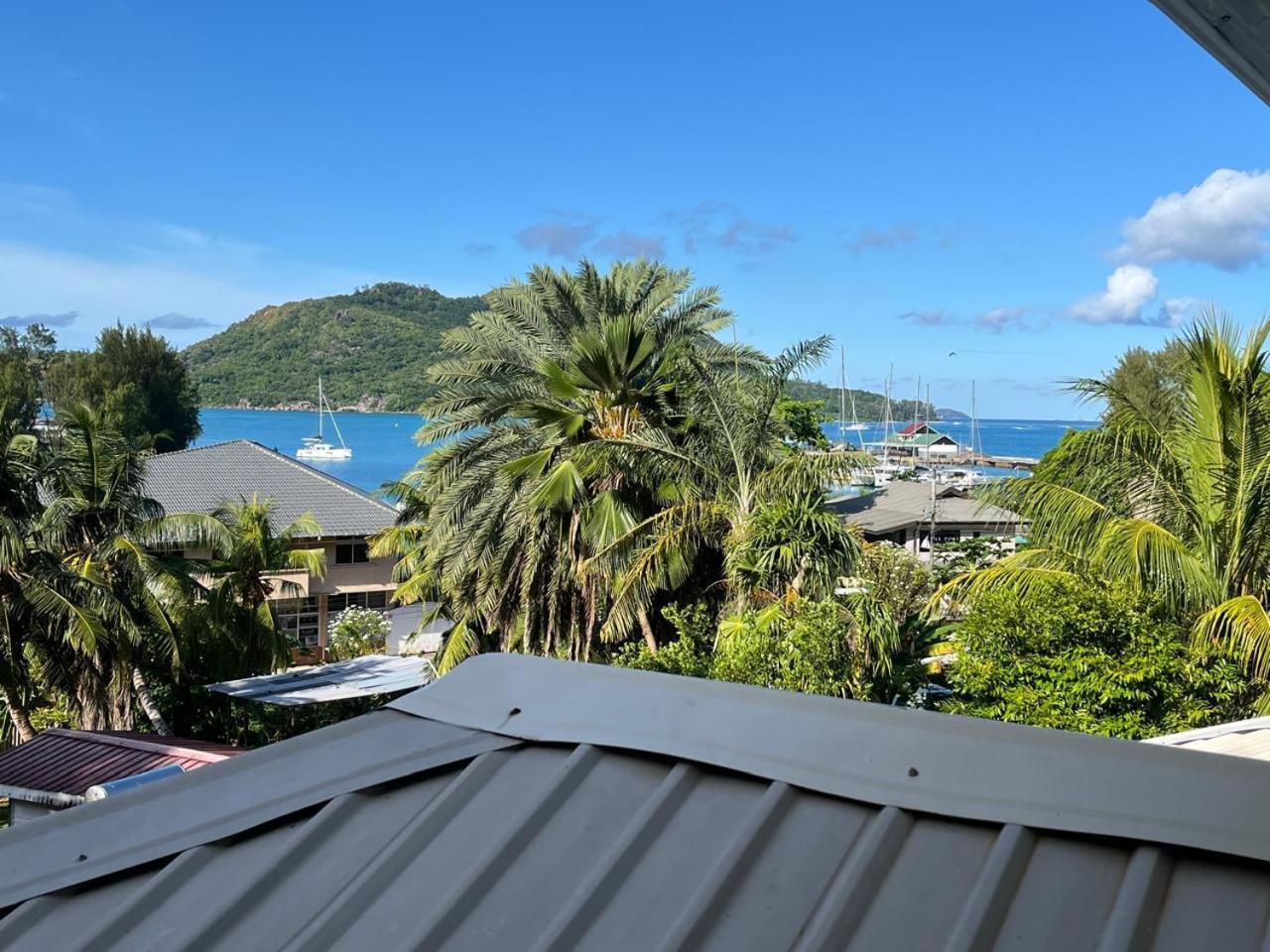 Cavern Apartments Baie Sainte Anne Luaran gambar