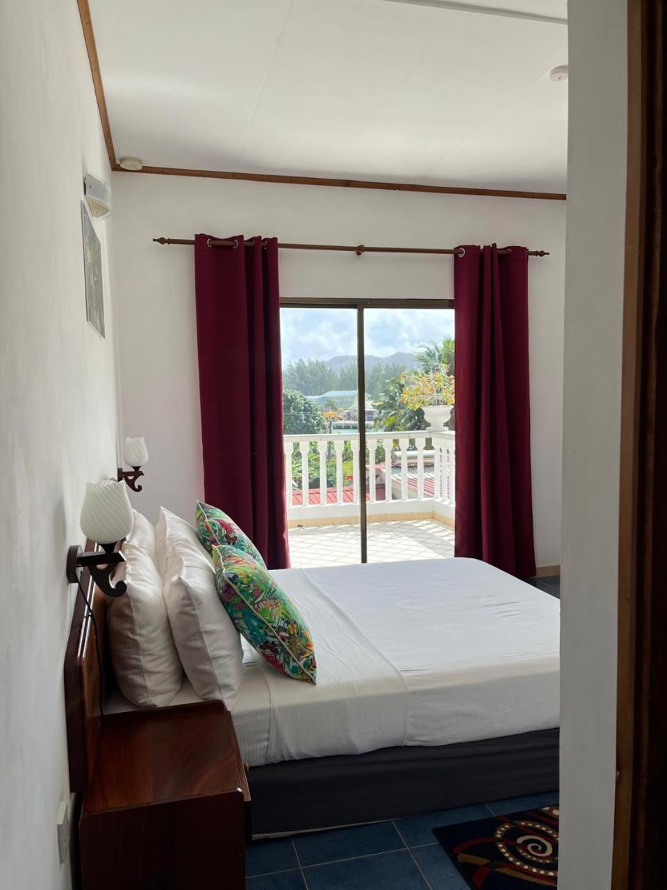 Cavern Apartments Baie Sainte Anne Bilik gambar