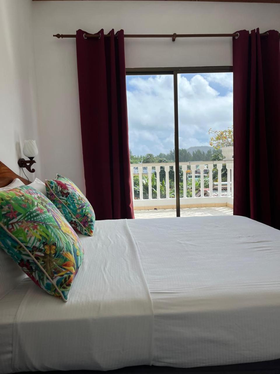 Cavern Apartments Baie Sainte Anne Bilik gambar